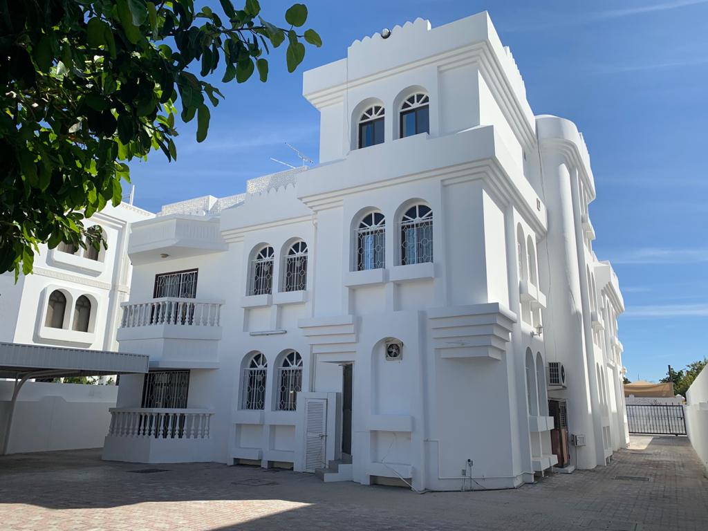 8 BR Large Villa in Shatti Al Qurum
