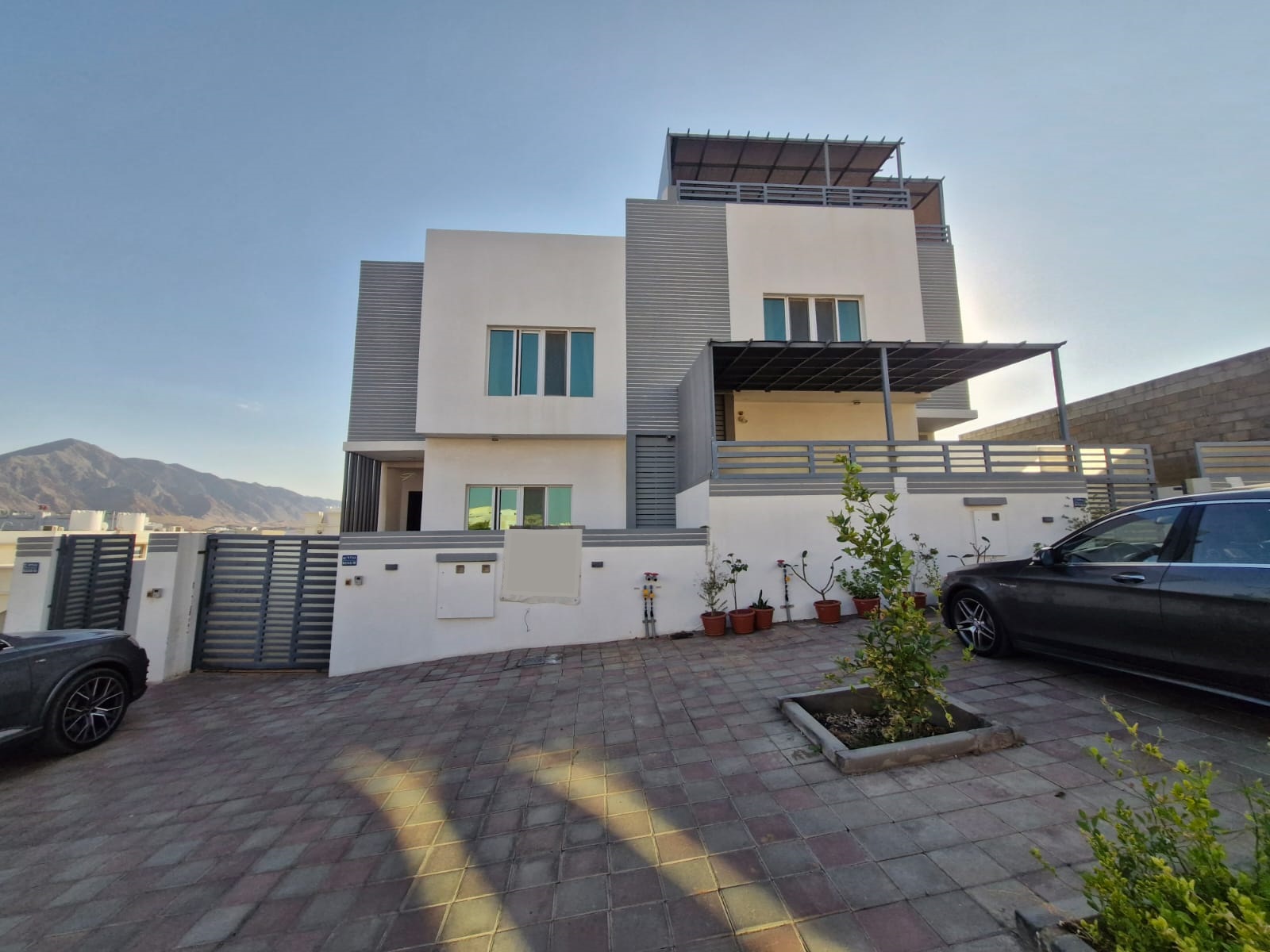 6 BR Well Designed Villa in Al Ansab Heights